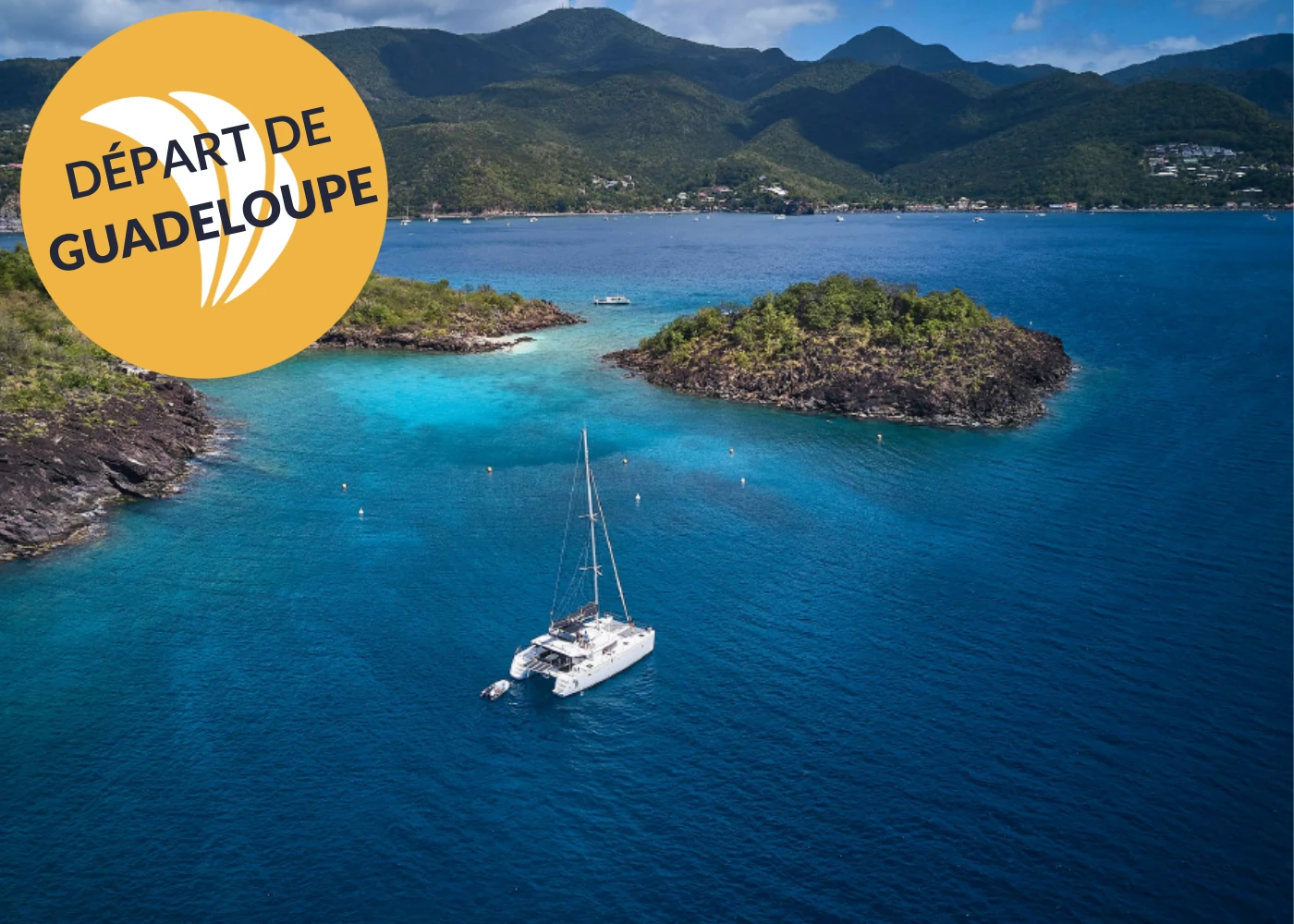 Catamaran au mouillage : départ de Guadeloupe