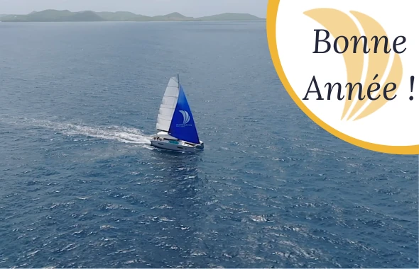 Bonne année ! Un voilier Alternative Sailing en navigation
