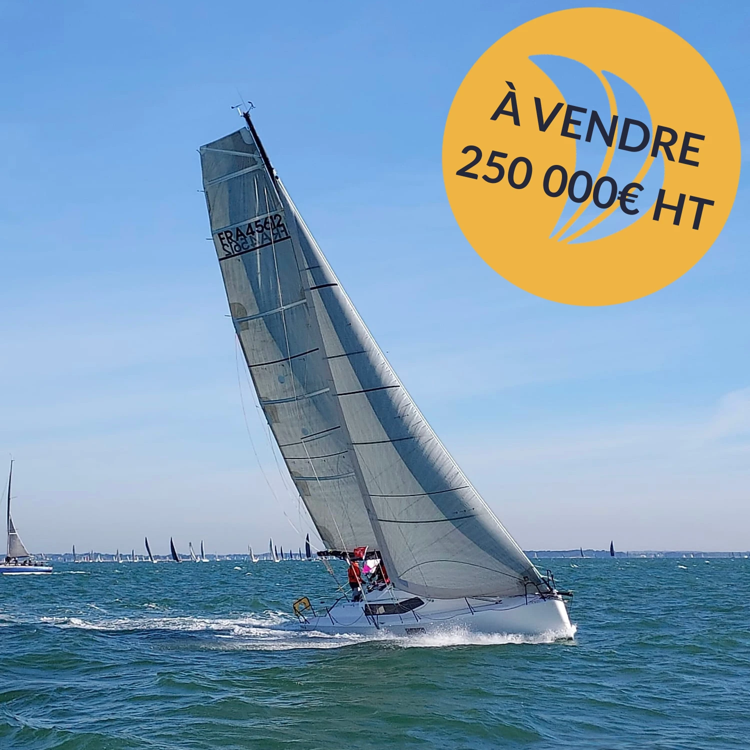 Annonce de vente d’un voilier photographié sous voiles