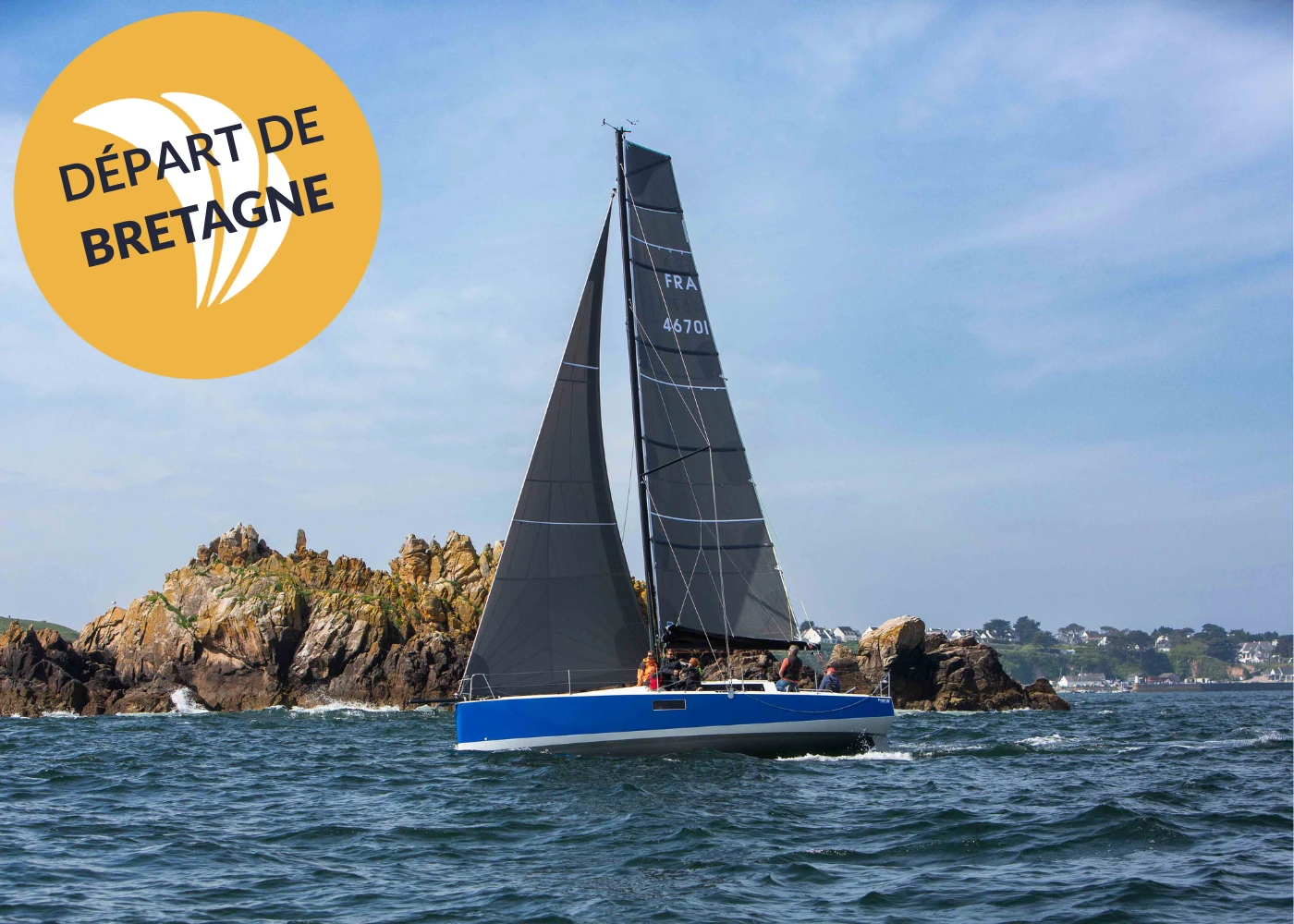 Voilier sous voiles : départ de Bretagne